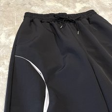 画像3: 【WONDERGROUND】WAVE NOTCH PATTERN NYLON PANTS / BLACK / OS (3)
