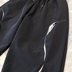 画像4: 【WONDERGROUND】WAVE NOTCH PATTERN NYLON PANTS / BLACK / OS (4)