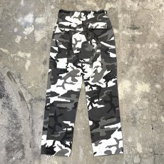 画像2: ALL OVER CAMOUFLAGE PATTERN CARGO PANTS / W31 (2)