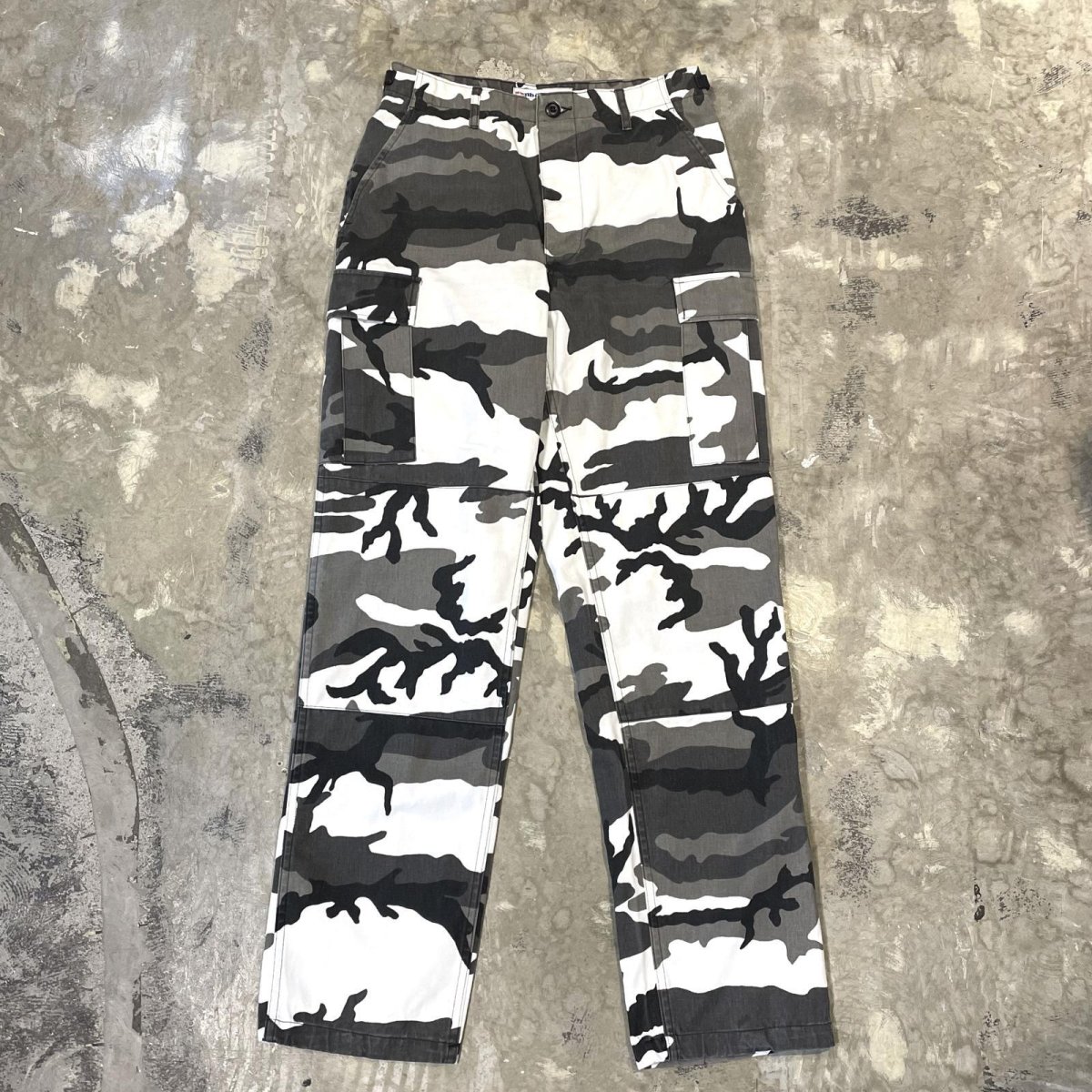 画像1: ALL OVER CAMOUFLAGE PATTERN CARGO PANTS / W31 (1)