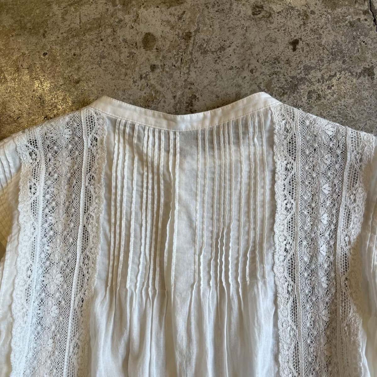 画像10: WHITE COLOR LACE LINE DESIGN NO COLLAR COTTON L/S BLOUSE / Ladies L (10)
