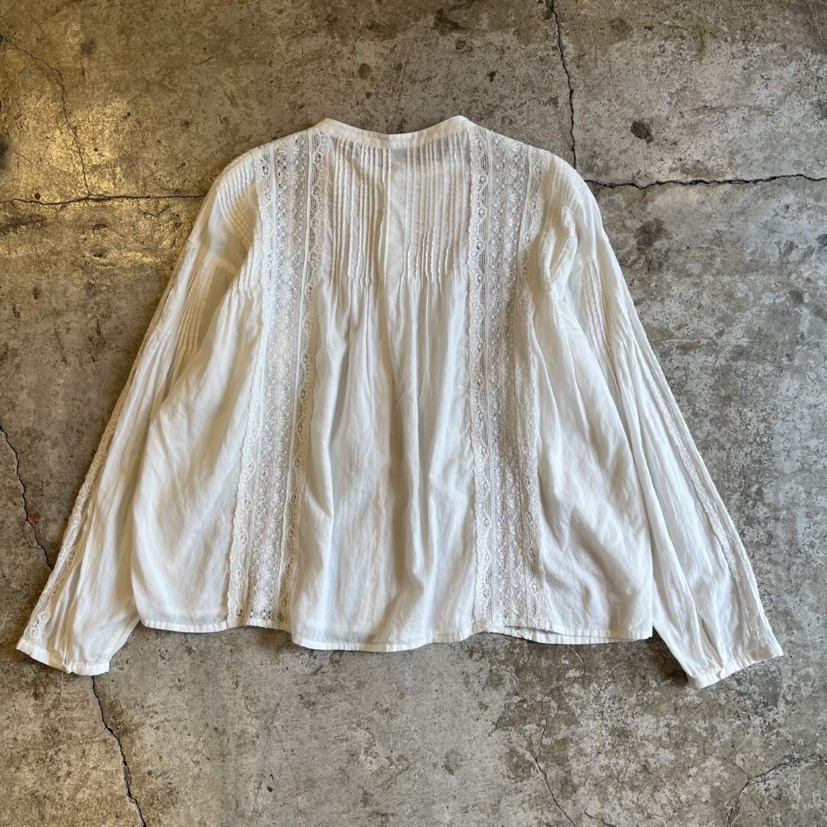 画像2: WHITE COLOR LACE LINE DESIGN NO COLLAR COTTON L/S BLOUSE / Ladies L (2)