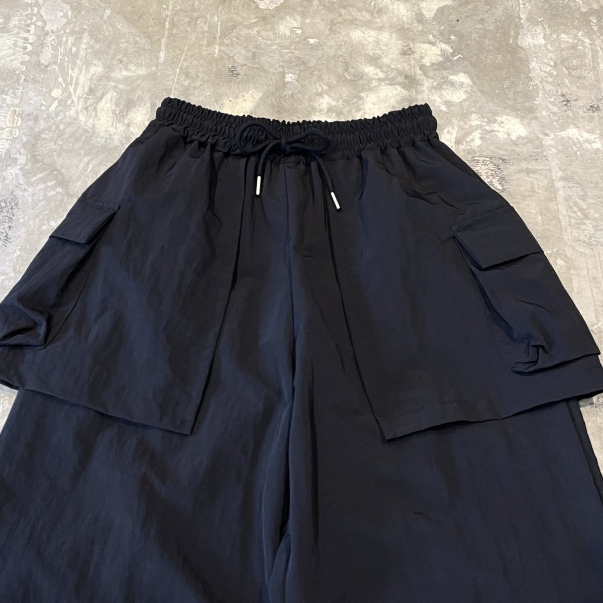 画像10: 【WONDERGROUND】LAYERED COLOR APRON PANTS / BLACK / OS (10)