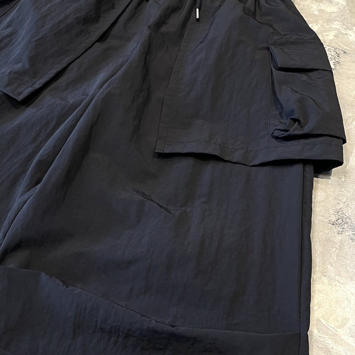 画像4: 【WONDERGROUND】LAYERED COLOR APRON PANTS / BLACK / OS (4)