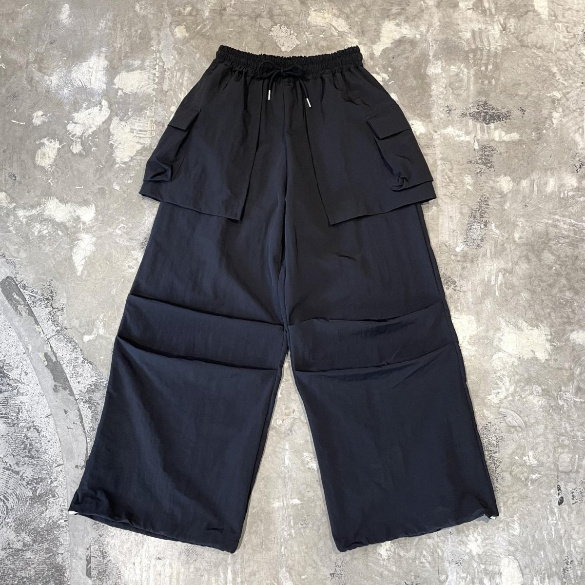 画像1: 【WONDERGROUND】LAYERED COLOR APRON PANTS / BLACK / OS (1)