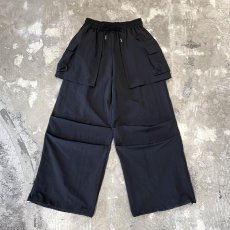 画像1: 【WONDERGROUND】LAYERED COLOR APRON PANTS / BLACK / OS (1)