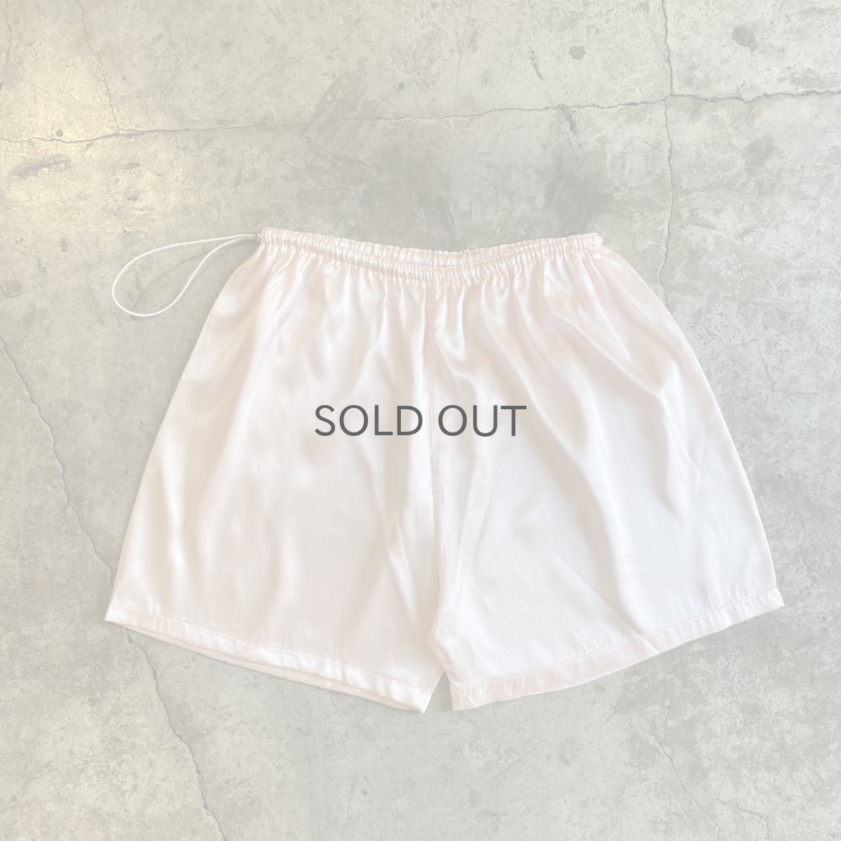 画像1: PALE PINK COLOR LUSTER SATIN SHORT PANTS / FREE~W40  (1)