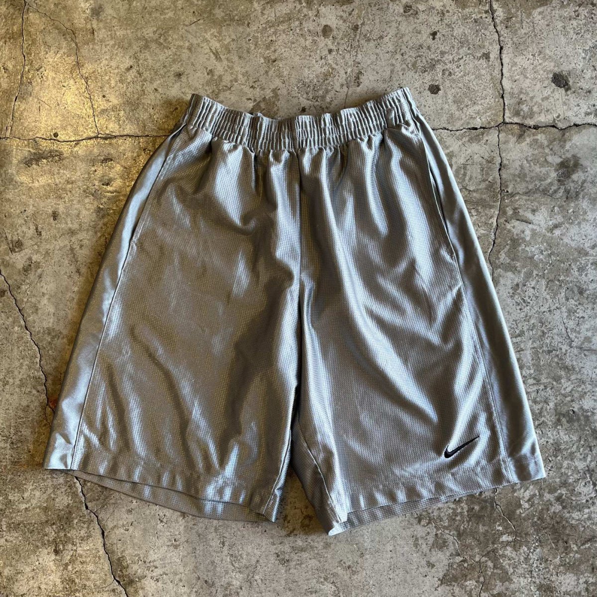 画像1: 【NIKE】SILVER COLOR BASKETBALL SPORTS HALF PANTS / ~W34(M) (1)