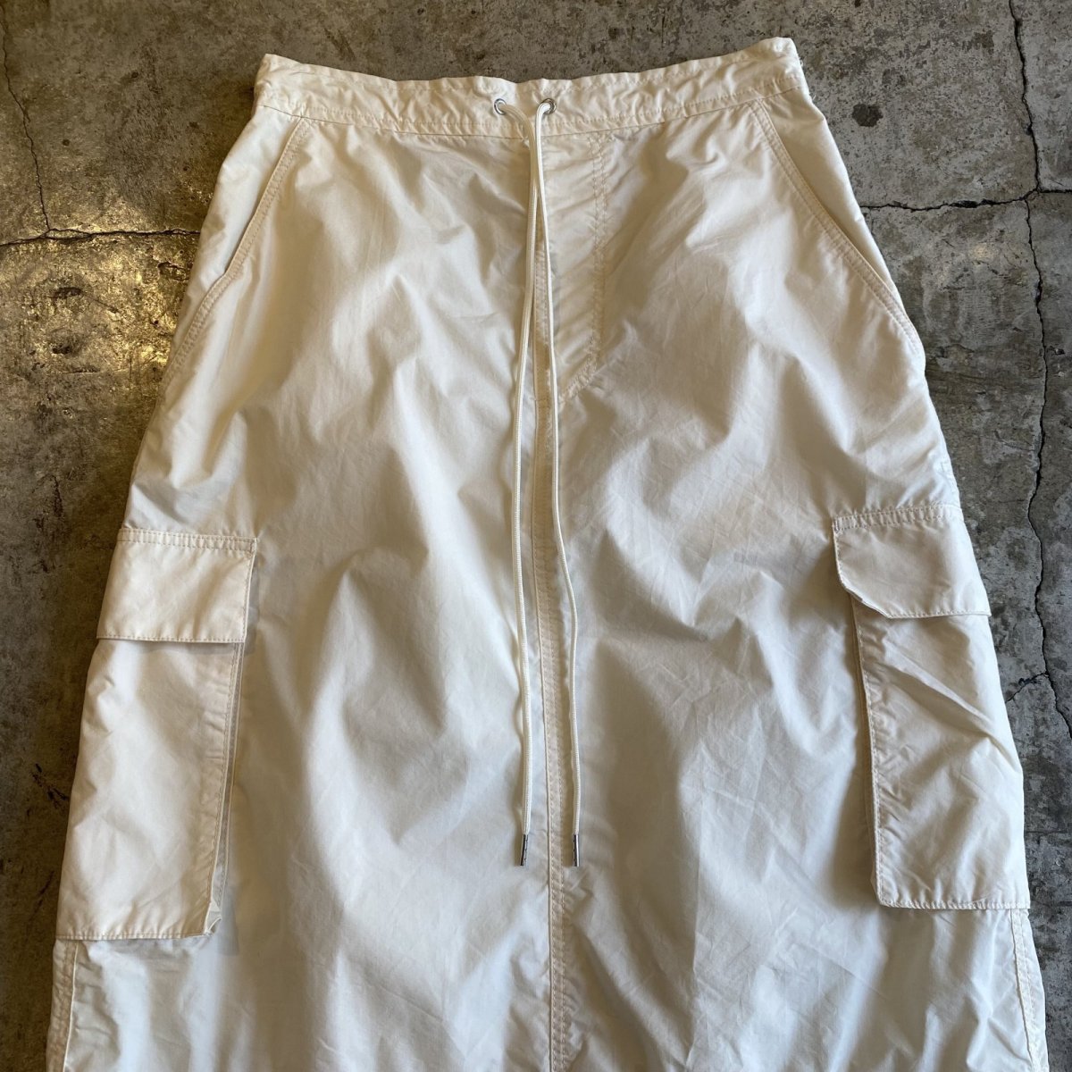 画像5: BACK SLIT NYLON CARGO DESIGN SKIRT / FREE~W30 (5)