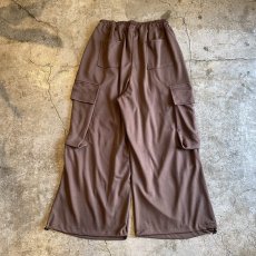 画像2: 【WONDERGROUND】KNEE TUCK KNEE CARGO WIDE SWEAT PANTS / OS (2)