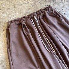 画像3: 【WONDERGROUND】KNEE TUCK KNEE CARGO WIDE SWEAT PANTS / OS (3)