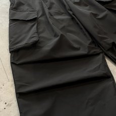 画像5: 【WONDERGROUND】KNEE TUCK WIDE SILHOUETTE CADGO PANTS / BLACK / OS (5)