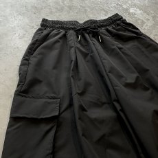 画像3: 【WONDERGROUND】KNEE TUCK WIDE SILHOUETTE CADGO PANTS / BLACK / OS (3)