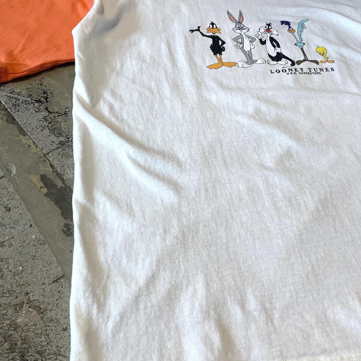 画像5: "LOONEY TUNES" CHARACTER PRINTED COLOR SWITCHED S/S TEE / Mens M (5)