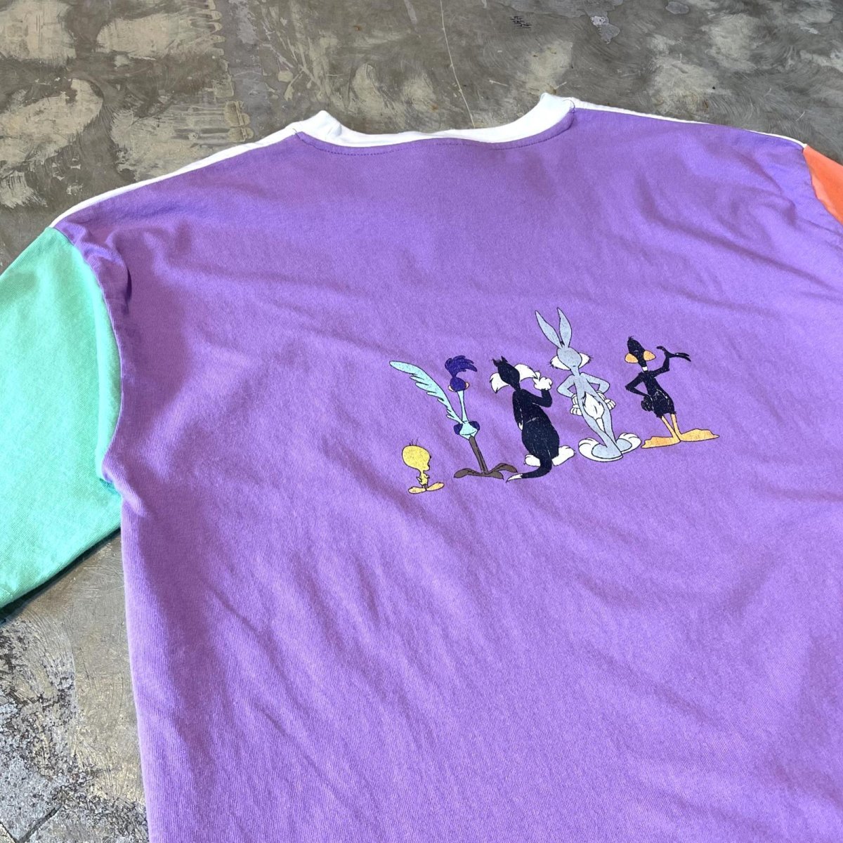画像9: "LOONEY TUNES" CHARACTER PRINTED COLOR SWITCHED S/S TEE / Mens M (9)