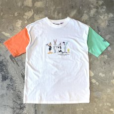 画像1: "LOONEY TUNES" CHARACTER PRINTED COLOR SWITCHED S/S TEE / Mens M (1)