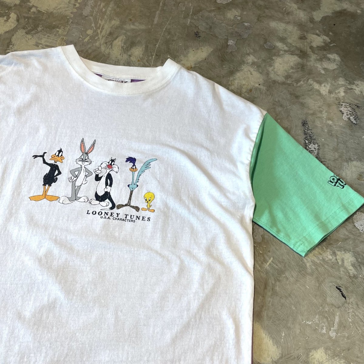 画像4: "LOONEY TUNES" CHARACTER PRINTED COLOR SWITCHED S/S TEE / Mens M (4)