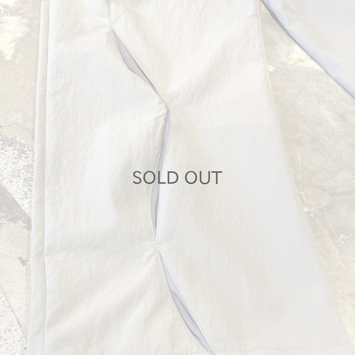 画像7: 【WONDERGROUND】WAVE NOTCH PATTERN NYLON PANTS / GRAY / OS (7)