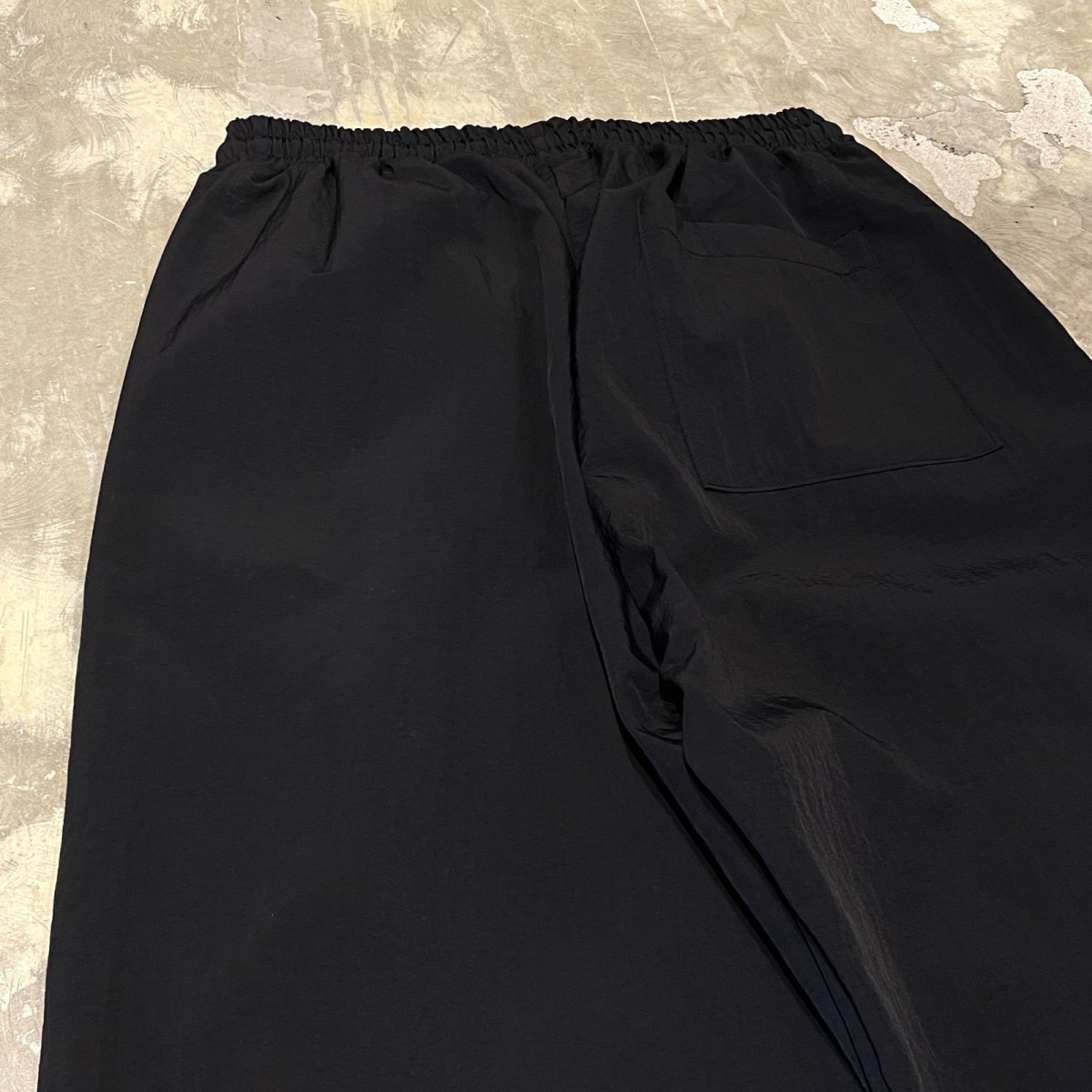 画像9: 【WONDERGROUND】WAVE NOTCH PATTERN NYLON PANTS / BLACK / OS (9)