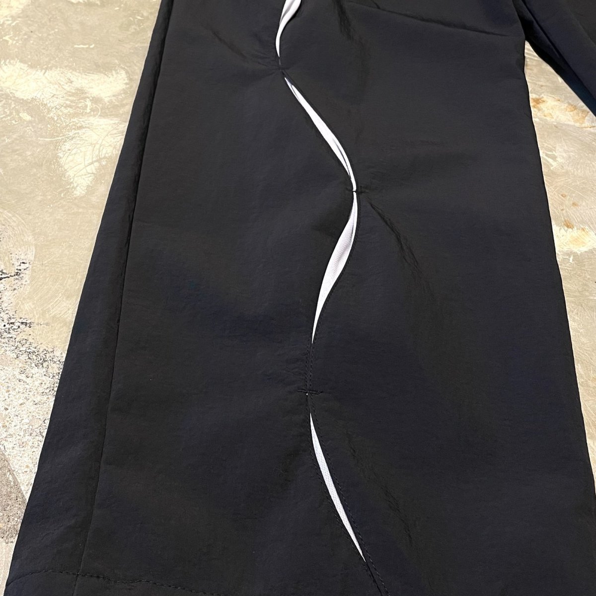 画像7: 【WONDERGROUND】WAVE NOTCH PATTERN NYLON PANTS / BLACK / OS (7)