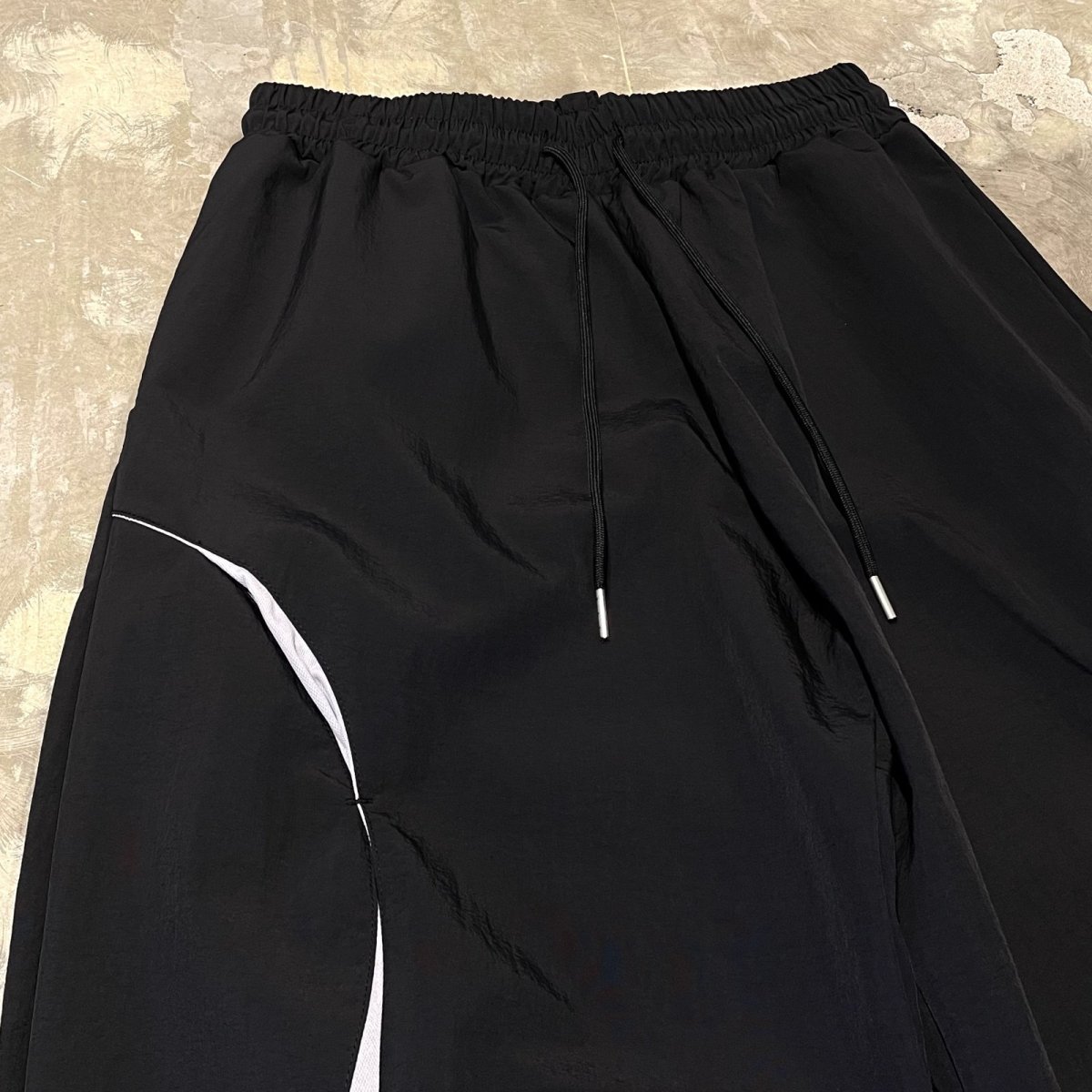 画像3: 【WONDERGROUND】WAVE NOTCH PATTERN NYLON PANTS / BLACK / OS (3)