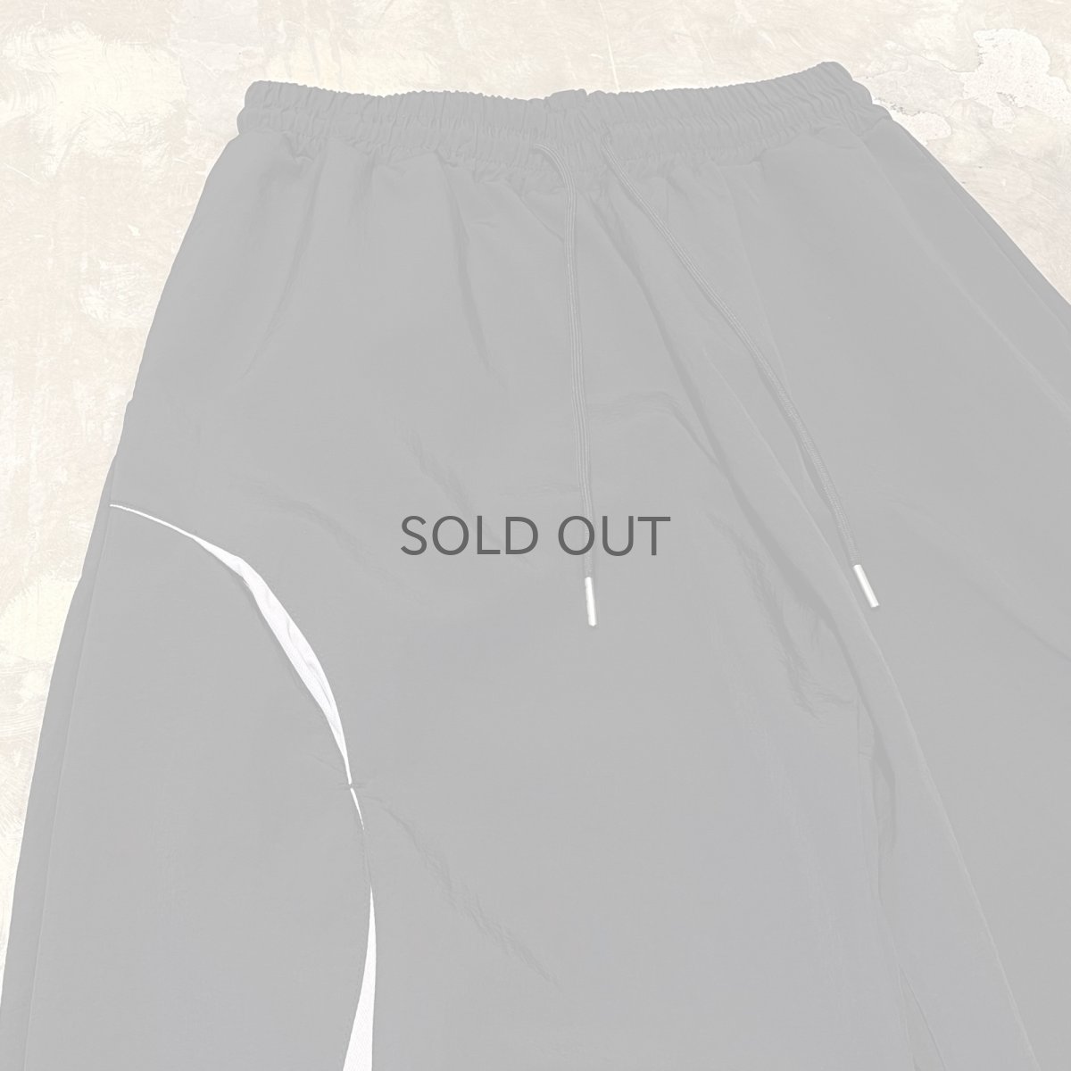 画像3: 【WONDERGROUND】WAVE NOTCH PATTERN NYLON PANTS / BLACK / OS (3)