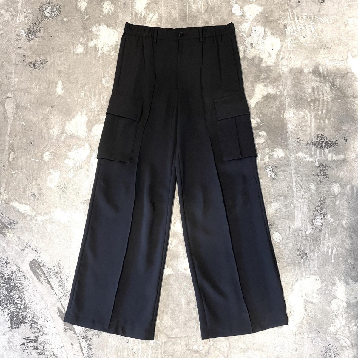 画像1: BLACK COLOR WIDE SILHOUETTE CARGO SLACKS / ~W34 (1)