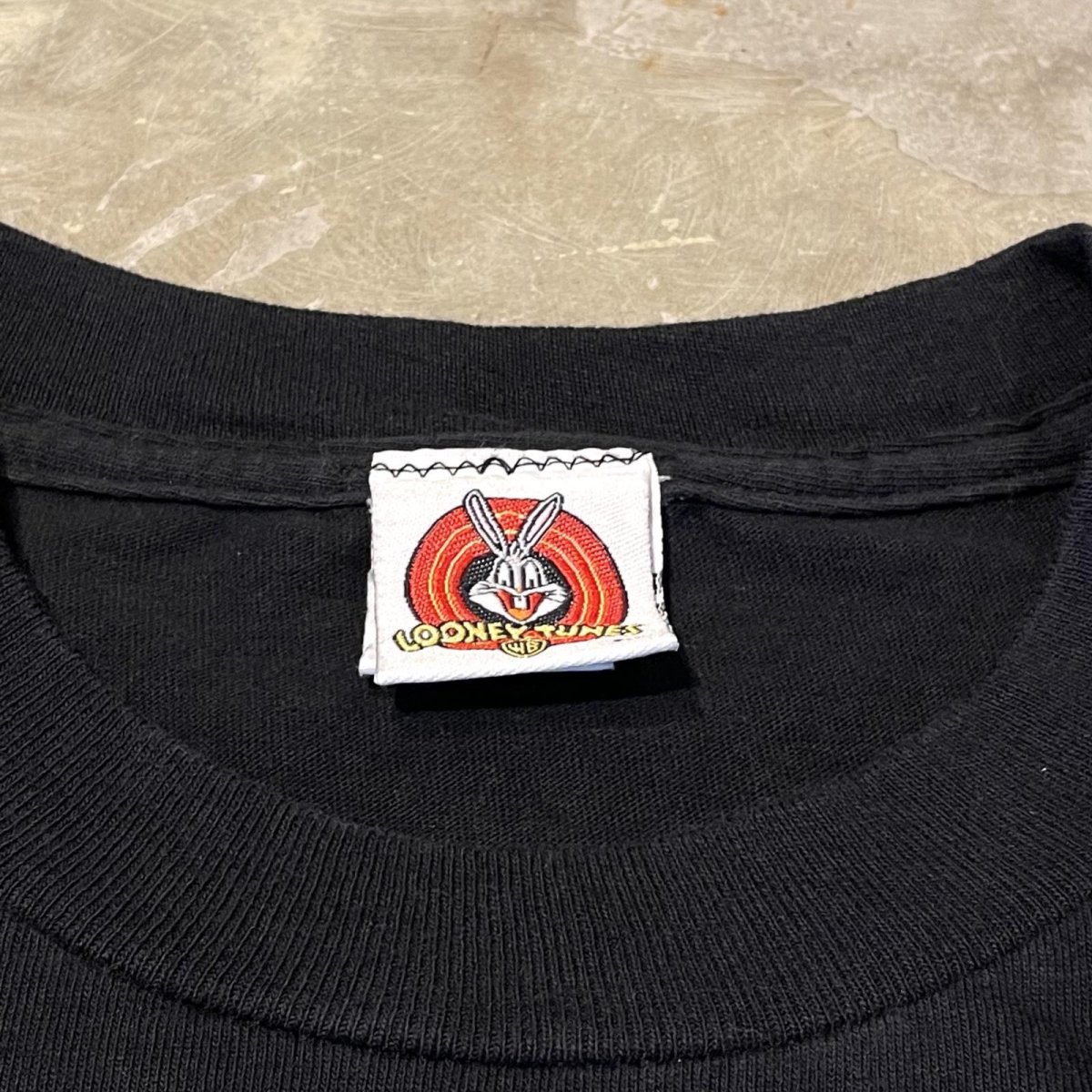 画像10: 90's "LOONEY TUNES" CHARACTERS OVER PRINTED S/S TEE / Mens L (10)