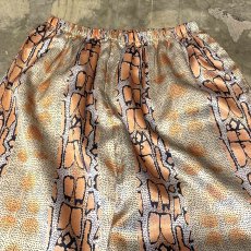 画像10: ALL OVER PATTERN STRAIGHT SILHOUETTE SATIN PANTS / W23~ (10)