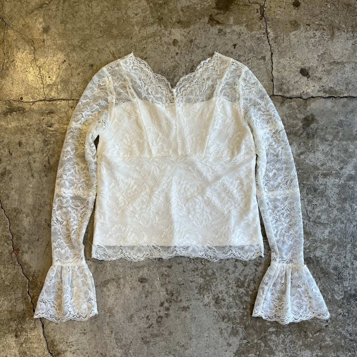 画像1: ALL OVER LACE PATTERN POINT FLARE DESIGN L/S TOPS / Ladies S~M (1)