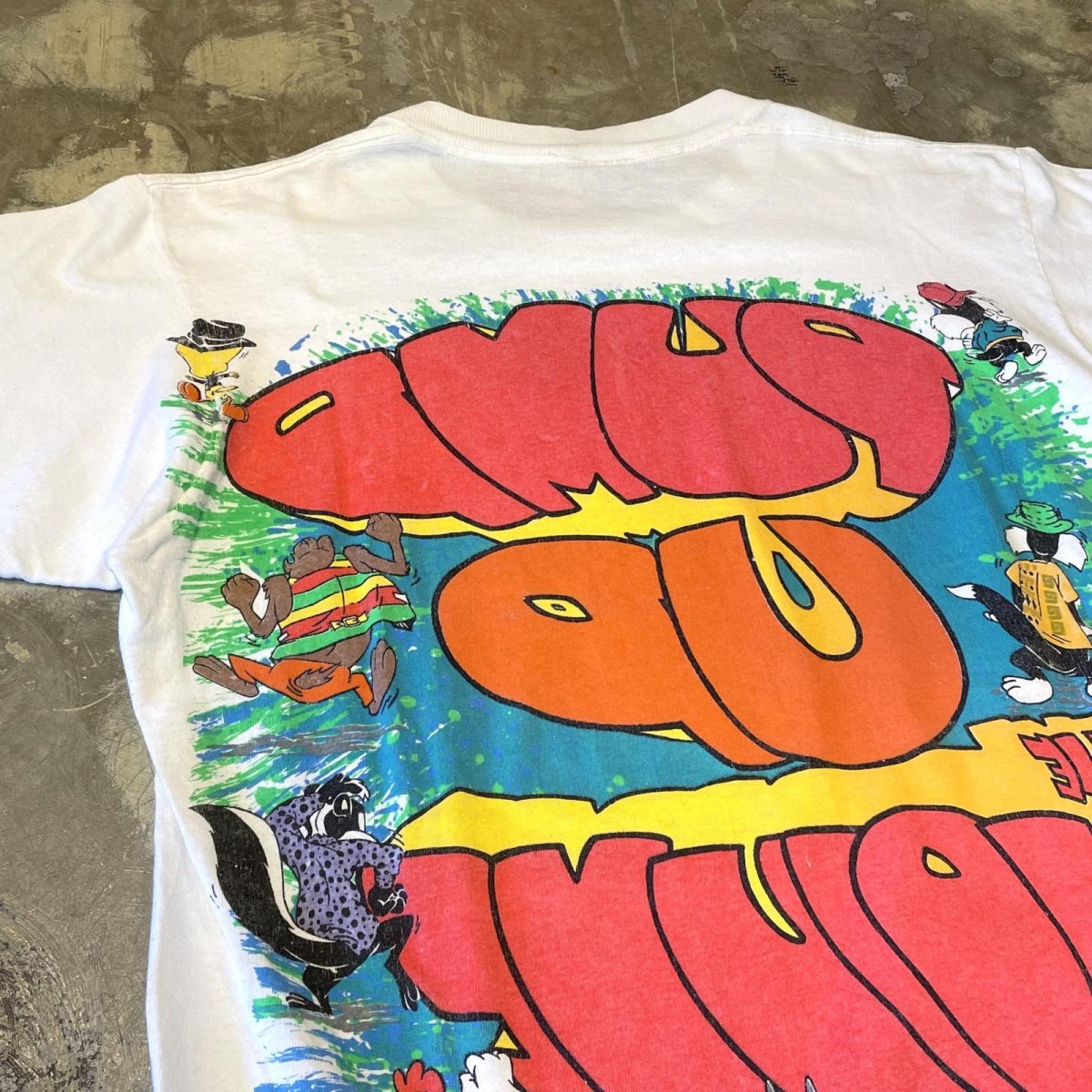 画像9: 90's "LOONEY TUNES" CHARACTERS PRINTED S/S TEE / Mens L / MEDA IN USA (9)