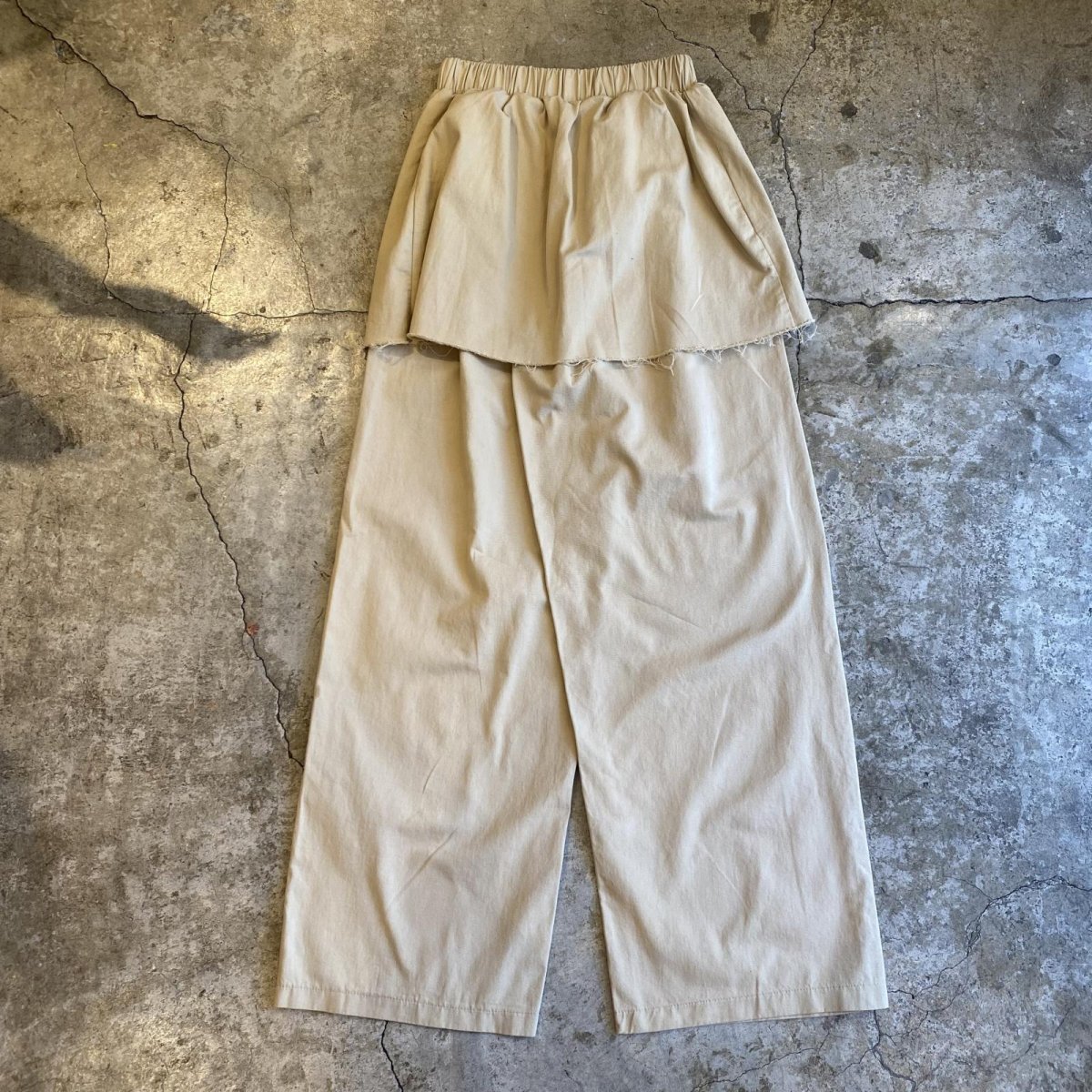 画像2: 【WONDERGROUND】CUT OFF WRAP SKIRT LAYERED PANTS / OS (2)