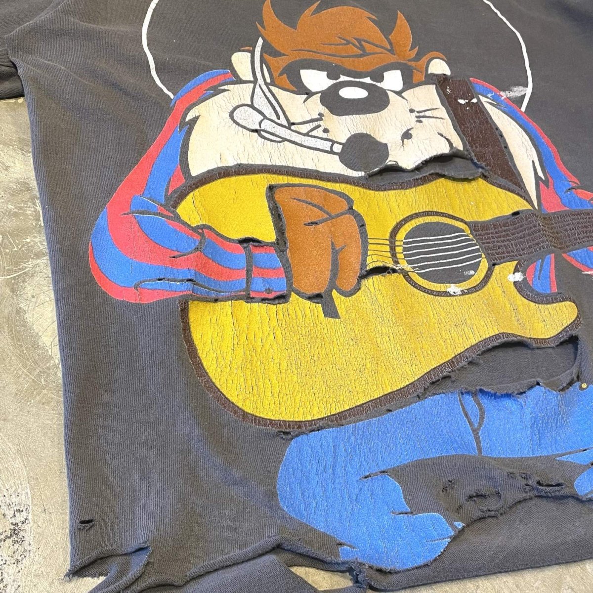 画像5: OLD "TAZMANIAN DEVIL" BOTH SIDE PRINTED CRASH DAMAGE S/S TEE / Mens M (5)