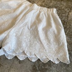 画像4: PUNCHING LACE FLOWER PATTERN DESIGN SHORT PANTS / W24~W37 (4)