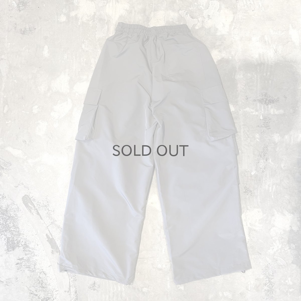 画像2: 【WONDERGROUND】KNEE TUCK WIDE SILHOUETTE CADGO PANTS / GRAY / OS (2)