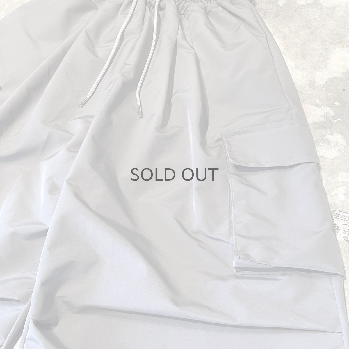 画像4: 【WONDERGROUND】KNEE TUCK WIDE SILHOUETTE CADGO PANTS / GRAY / OS (4)