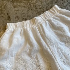 画像3: PUNCHING LACE FLOWER PATTERN DESIGN SHORT PANTS / W24~W37 (3)
