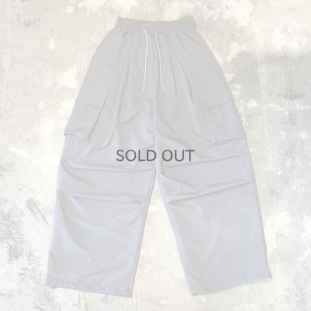 画像1: 【WONDERGROUND】KNEE TUCK WIDE SILHOUETTE CADGO PANTS / GRAY / OS (1)