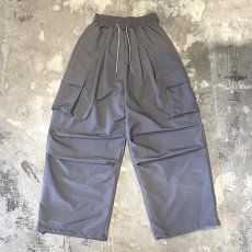 画像1: 【WONDERGROUND】KNEE TUCK WIDE SILHOUETTE CADGO PANTS / GRAY / OS (1)