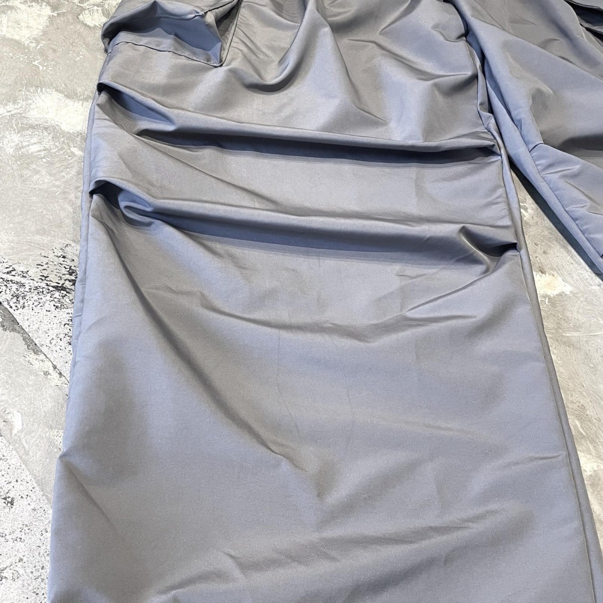 画像7: 【WONDERGROUND】KNEE TUCK WIDE SILHOUETTE CADGO PANTS / GRAY / OS (7)