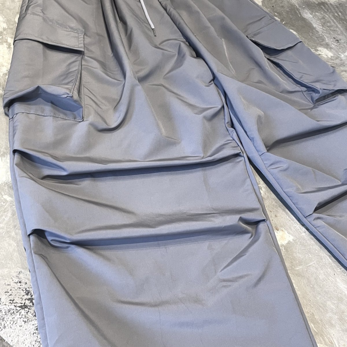 画像5: 【WONDERGROUND】KNEE TUCK WIDE SILHOUETTE CADGO PANTS / GRAY / OS (5)