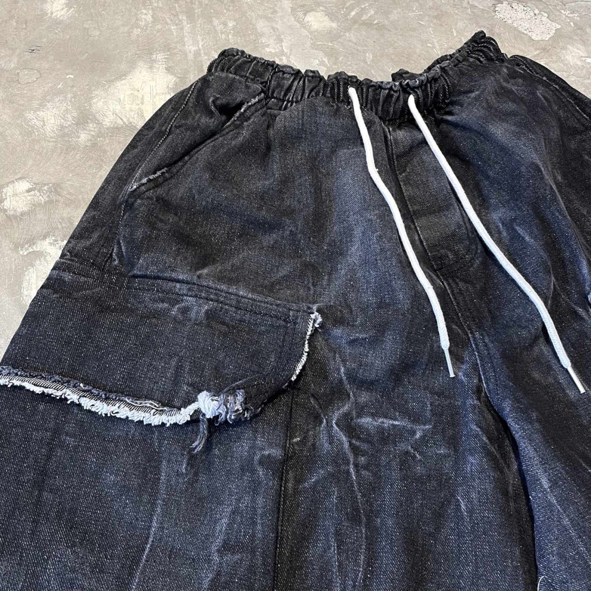 画像3: 【WONDERGROUND】BIG CARGO POCKET WIDE DENIM SHORTS / BLACK / OS (3)