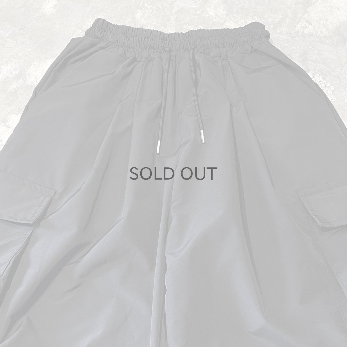 画像10: 【WONDERGROUND】KNEE TUCK WIDE SILHOUETTE CADGO PANTS / BLACK / OS (10)