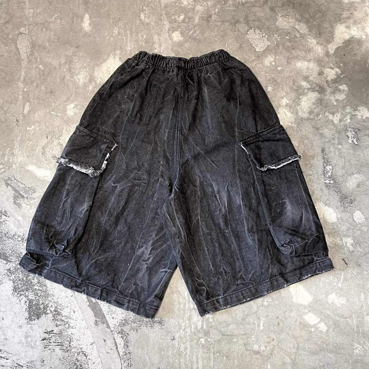 画像2: 【WONDERGROUND】BIG CARGO POCKET WIDE DENIM SHORTS / BLACK / OS (2)