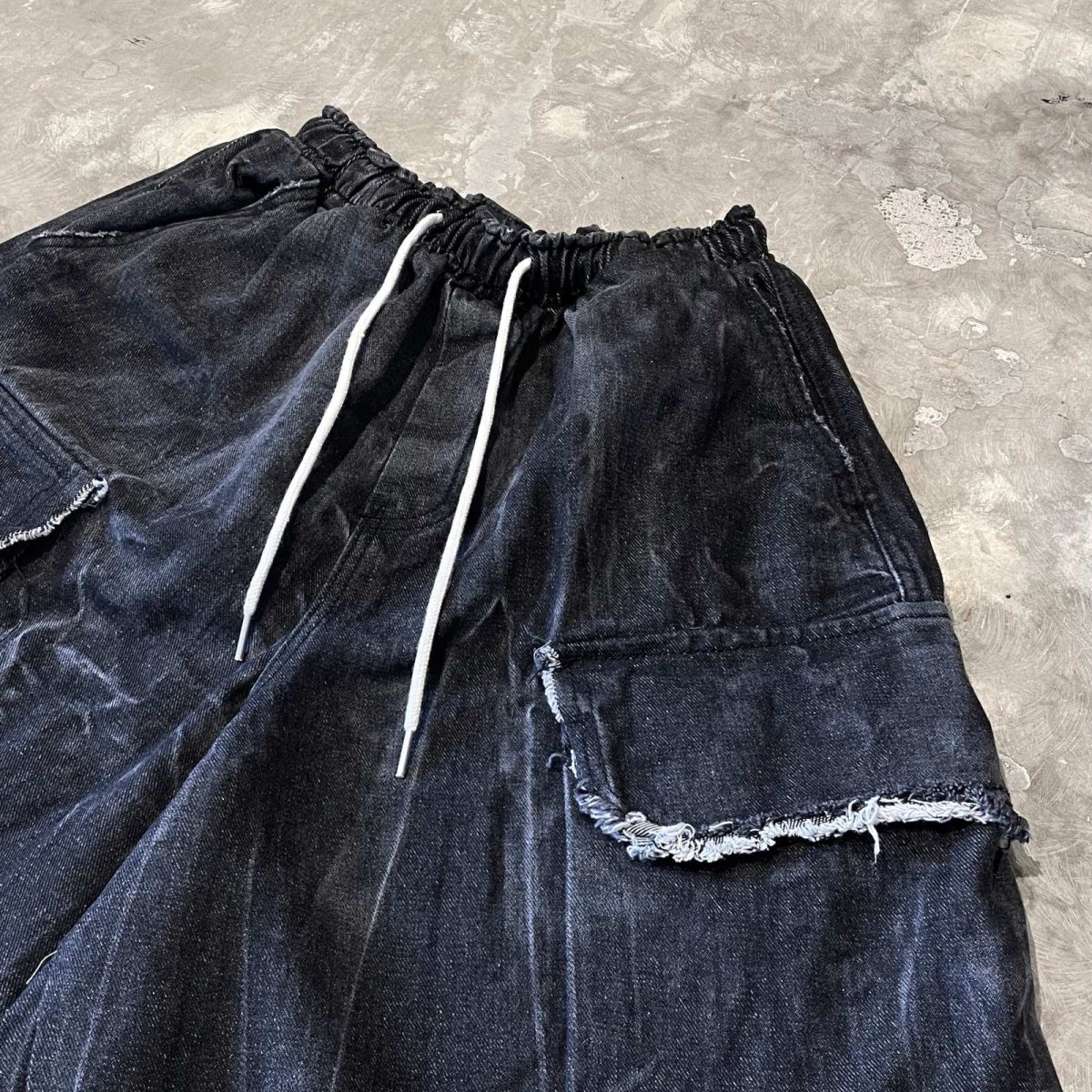 画像4: 【WONDERGROUND】BIG CARGO POCKET WIDE DENIM SHORTS / BLACK / OS (4)