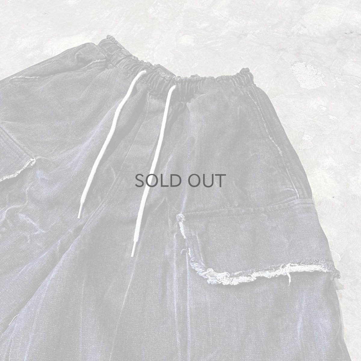 画像4: 【WONDERGROUND】BIG CARGO POCKET WIDE DENIM SHORTS / BLACK / OS (4)