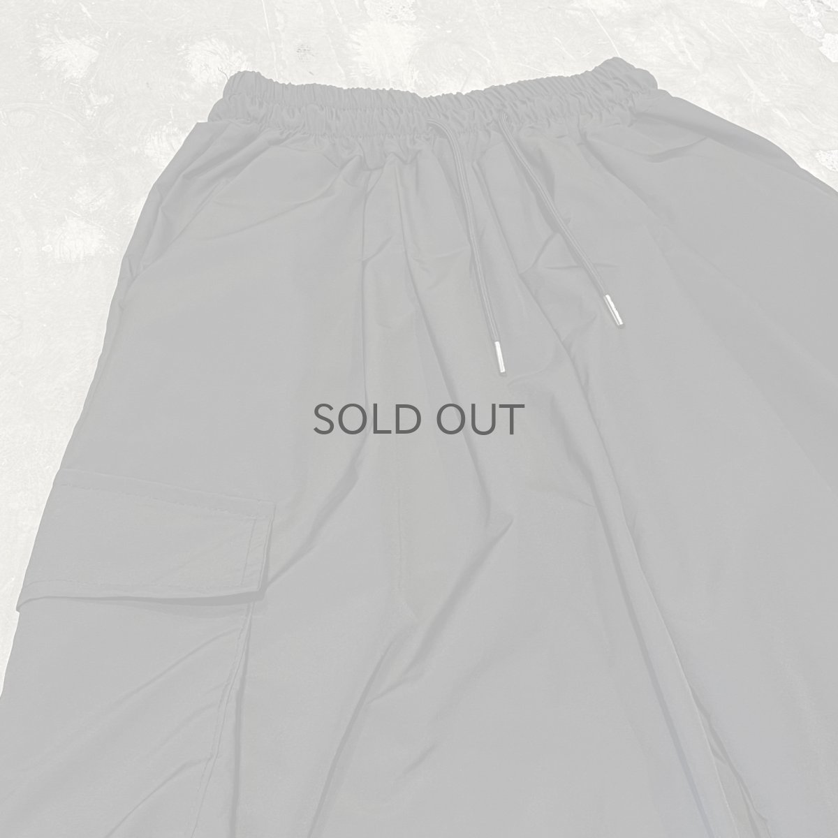 画像3: 【WONDERGROUND】KNEE TUCK WIDE SILHOUETTE CADGO PANTS / BLACK / OS (3)