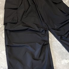 画像5: 【WONDERGROUND】KNEE TUCK WIDE SILHOUETTE CADGO PANTS / BLACK / OS (5)