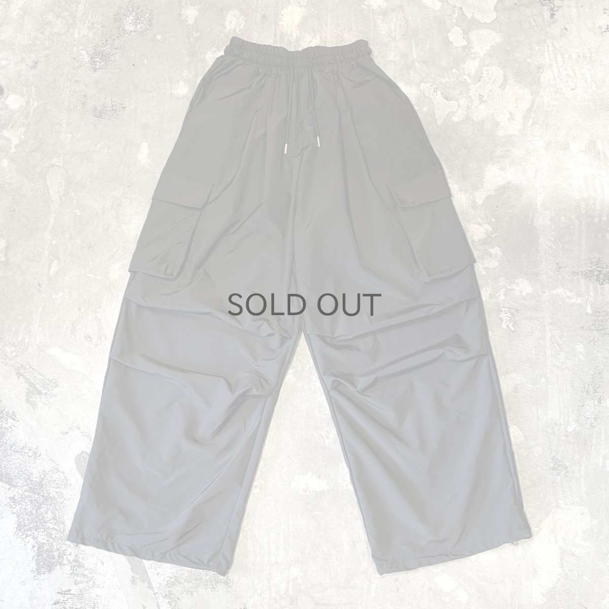画像1: 【WONDERGROUND】KNEE TUCK WIDE SILHOUETTE CADGO PANTS / BLACK / OS (1)