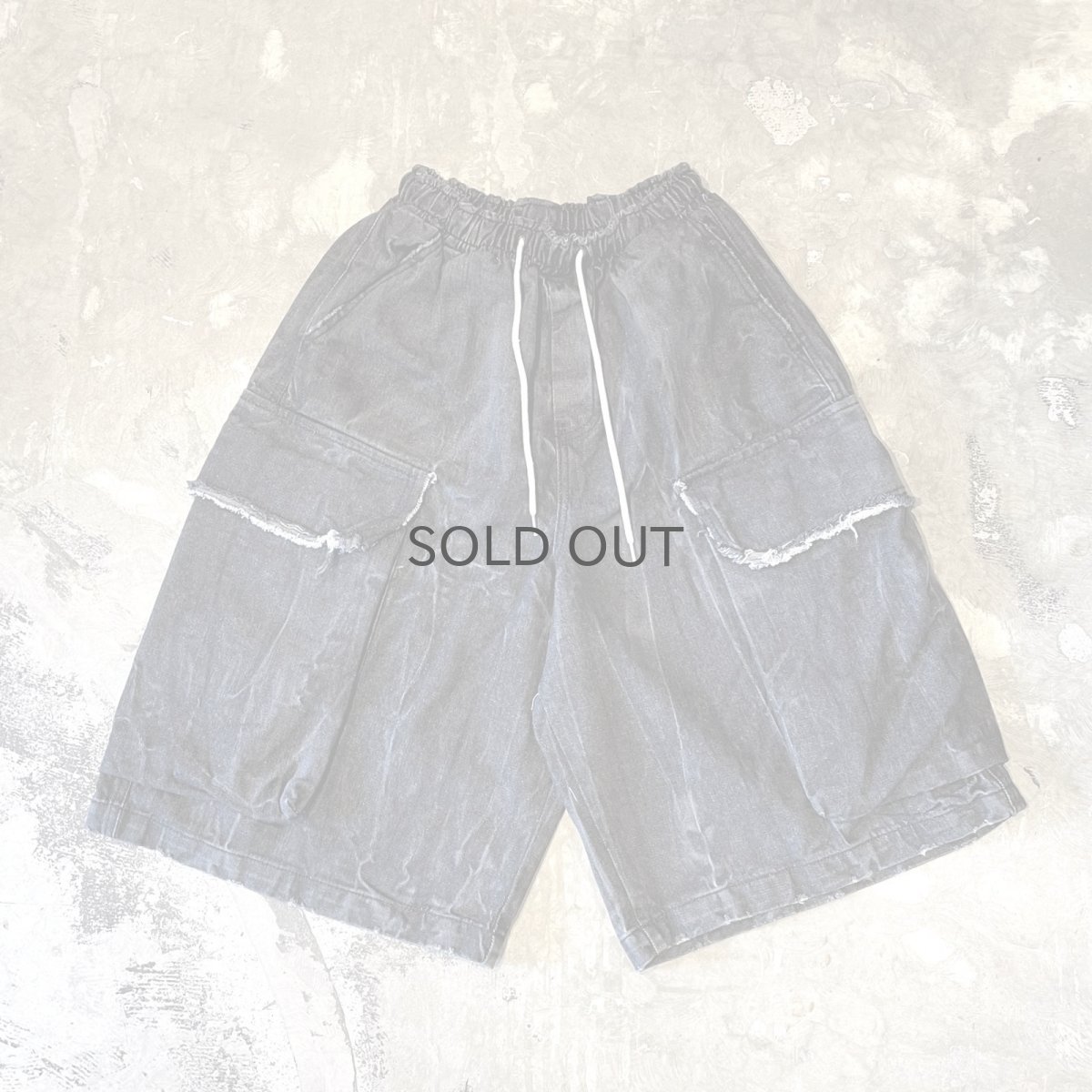 画像1: 【WONDERGROUND】BIG CARGO POCKET WIDE DENIM SHORTS / BLACK / OS (1)